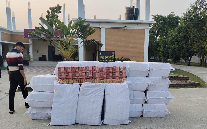 গোপালগঞ্জে র‌্যাবের হাতে এগারো লক্ষ অবৈধ বাঁধন বিড়ি জব্দ